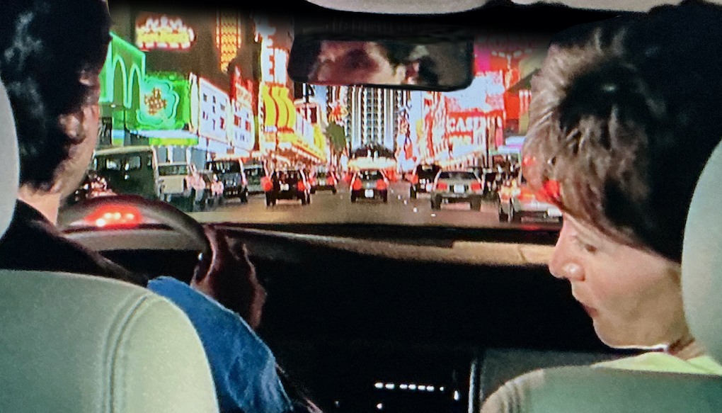 Harry und Renate fahren durch das erleuchtete Las Vegas