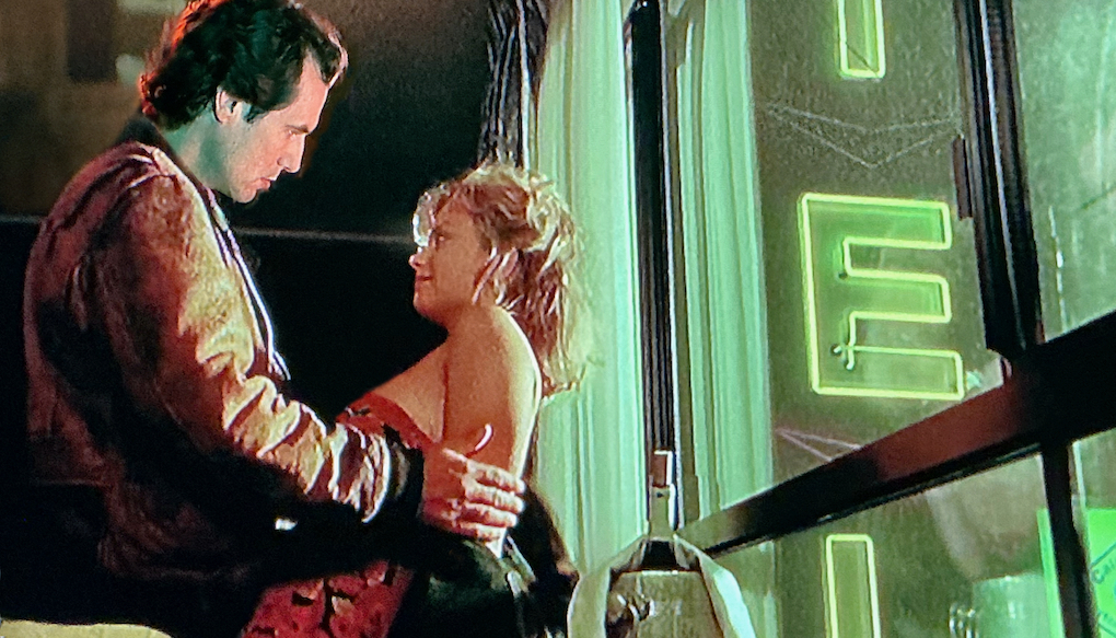 Sissy und Harry in einer Umarmung