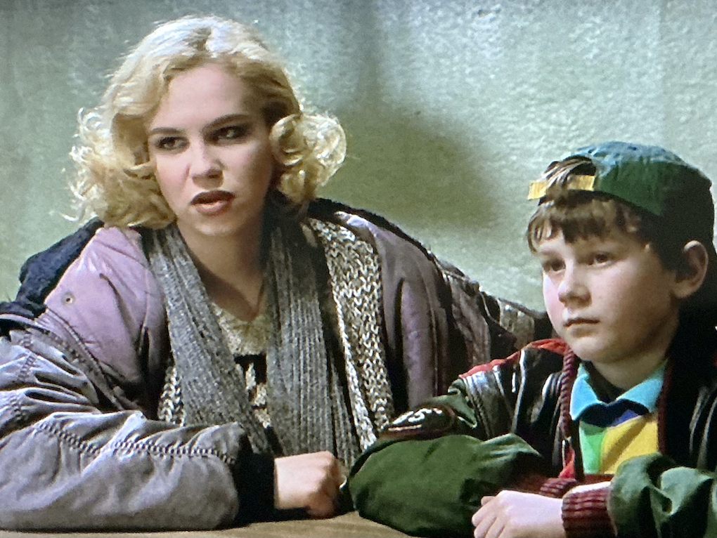 Kowa bekommt im Gefängnis Besuch von seiner Tochter, Hanna und deren Sohn Yuri