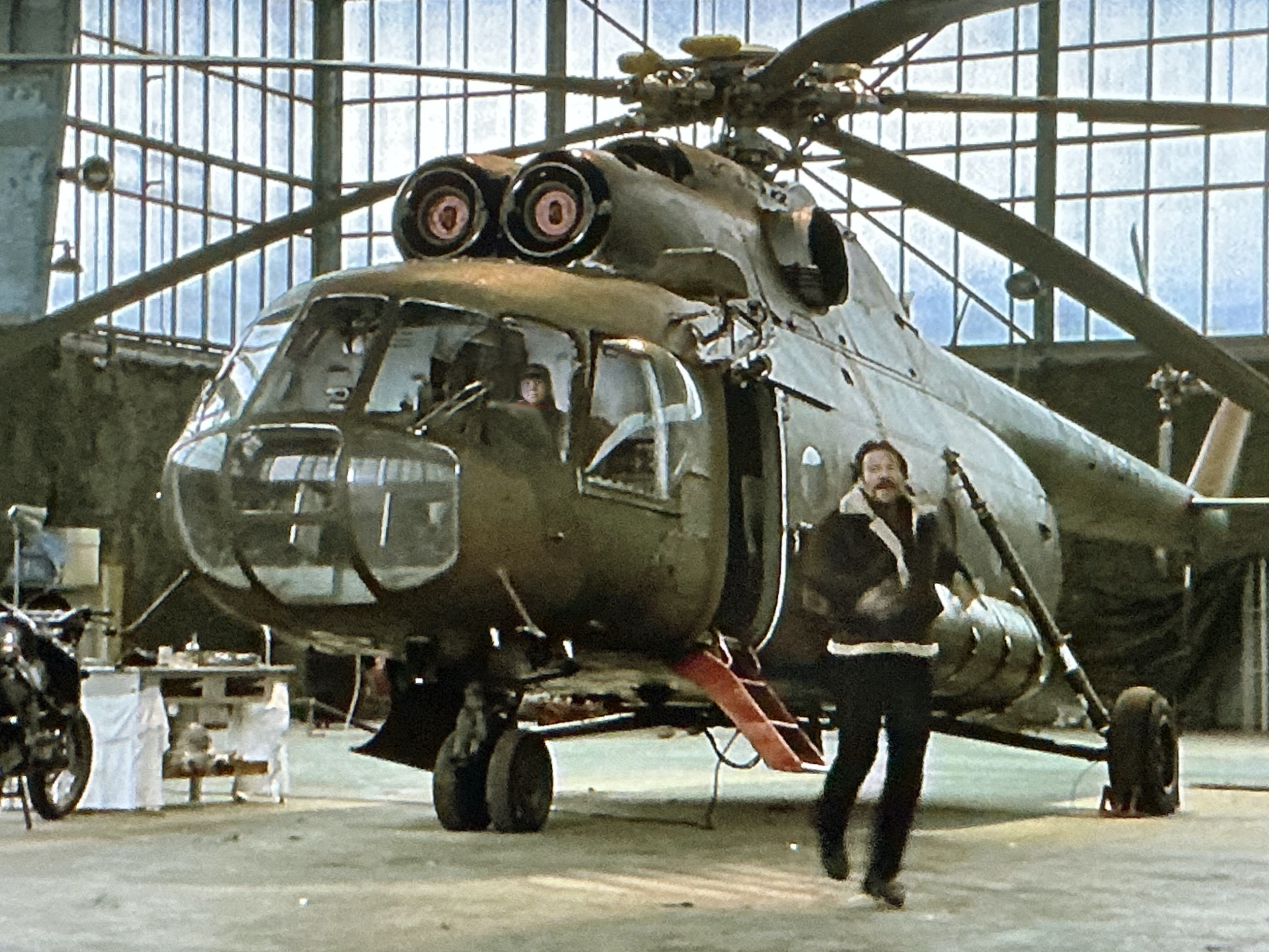 Kowa flieht mit Yuri vor dem SEK Einsatz